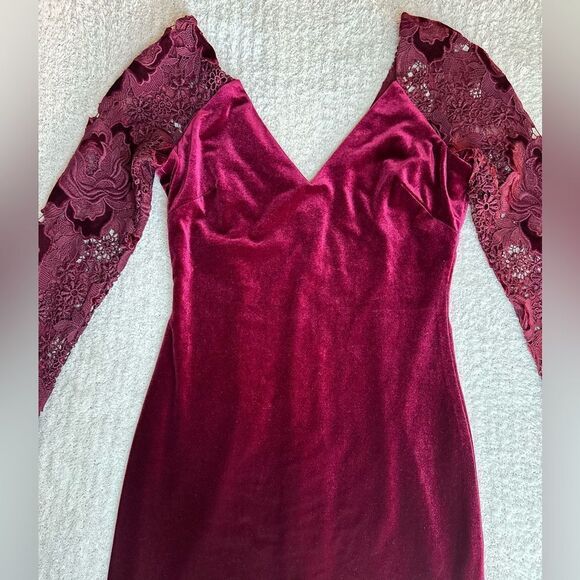 Badgley Mischka | Red Velvet Sheath Dress Size 4 - Picture 7 of 11